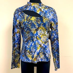 Guess Cutout Top Size XL